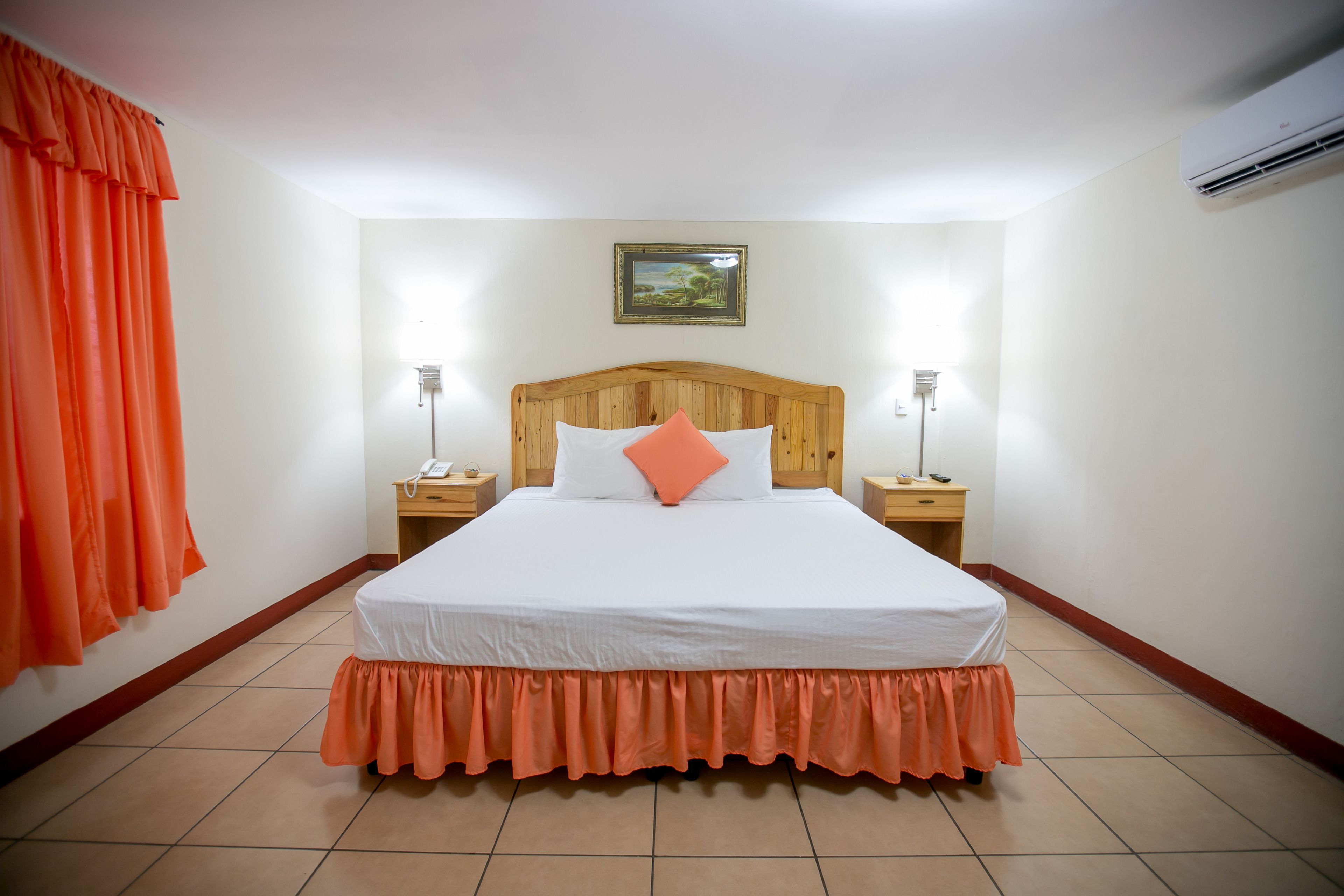 standard single room | in-room safe, desk, free wifi, bed sheets