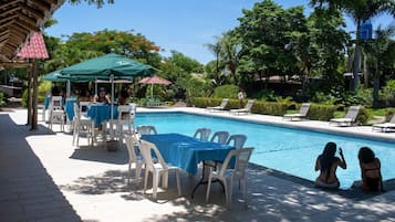 Piscine extérieure