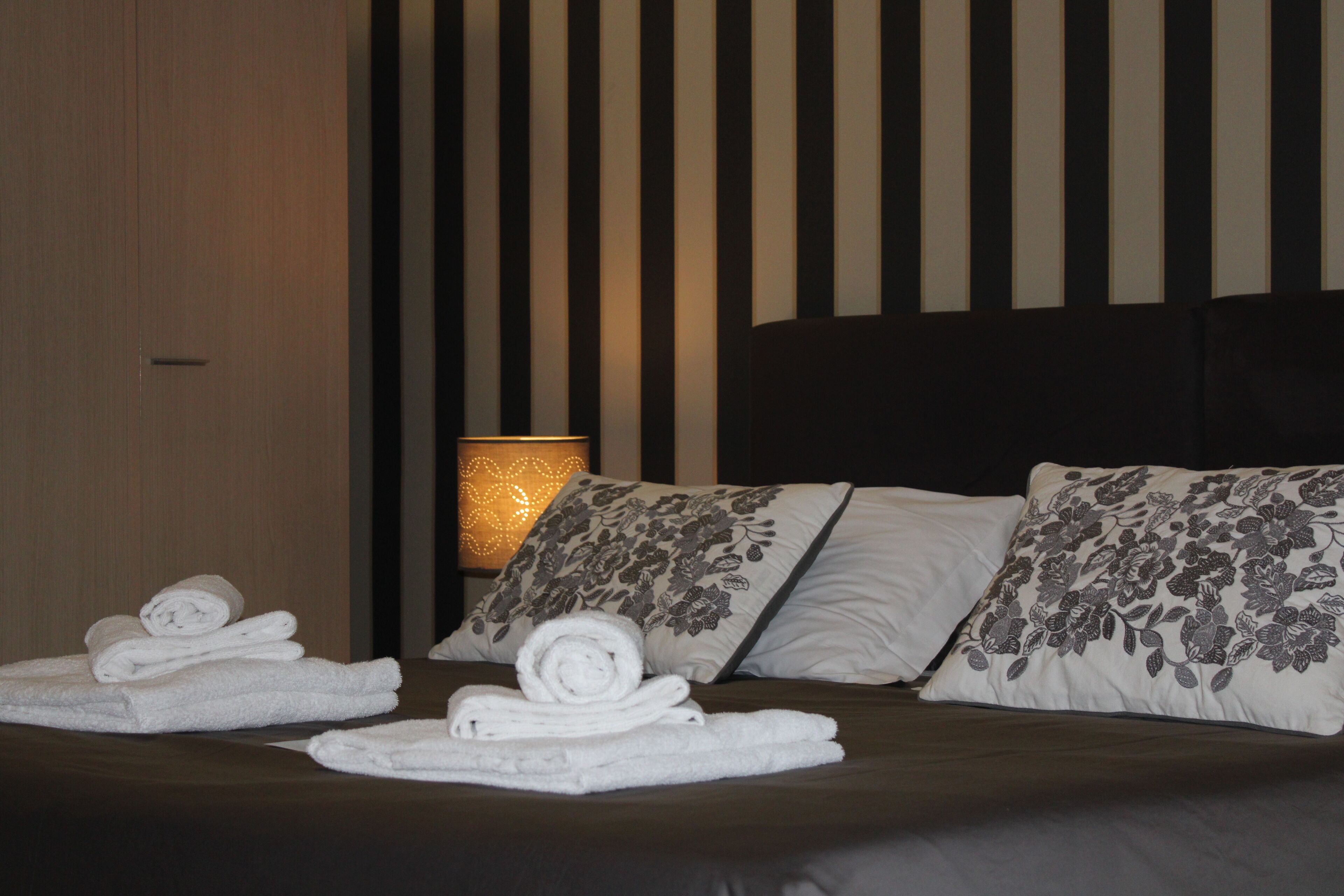 double room | 1 bedroom, desk, blackout curtains, soundproofing