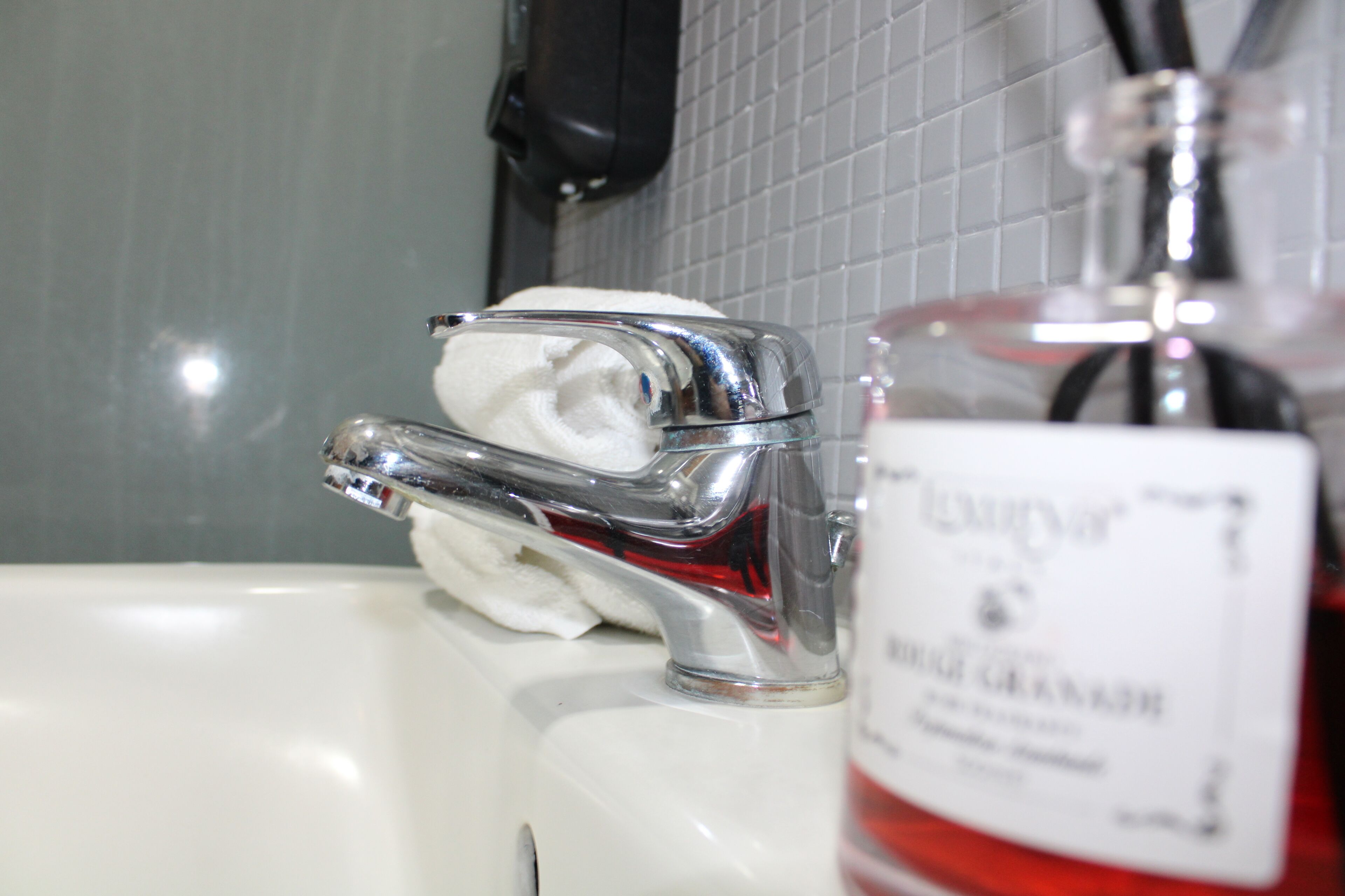 double room | bathroom | shower, rainfall showerhead, free toiletries, hair dryer