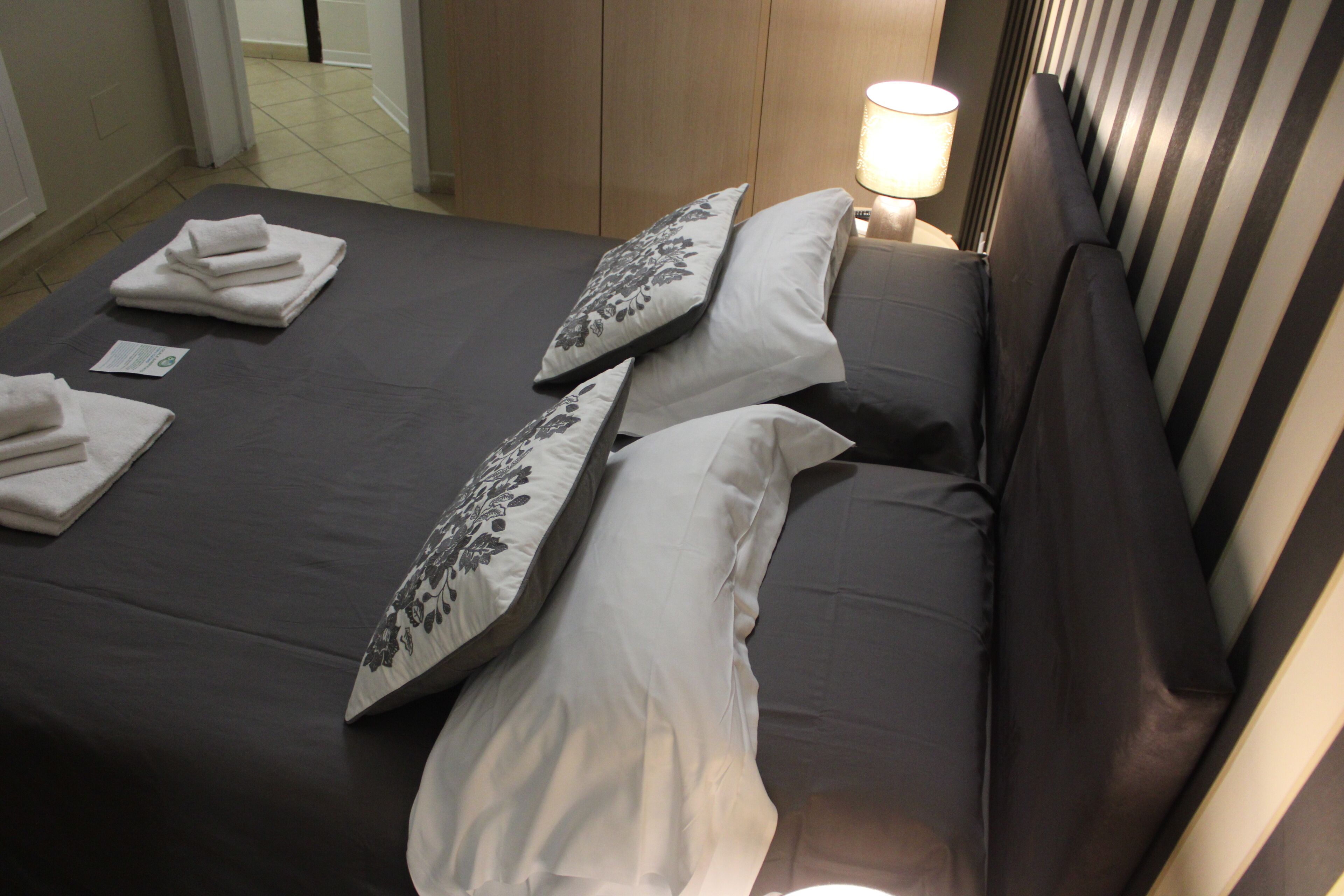 1 bedroom, desk, blackout curtains, soundproofing