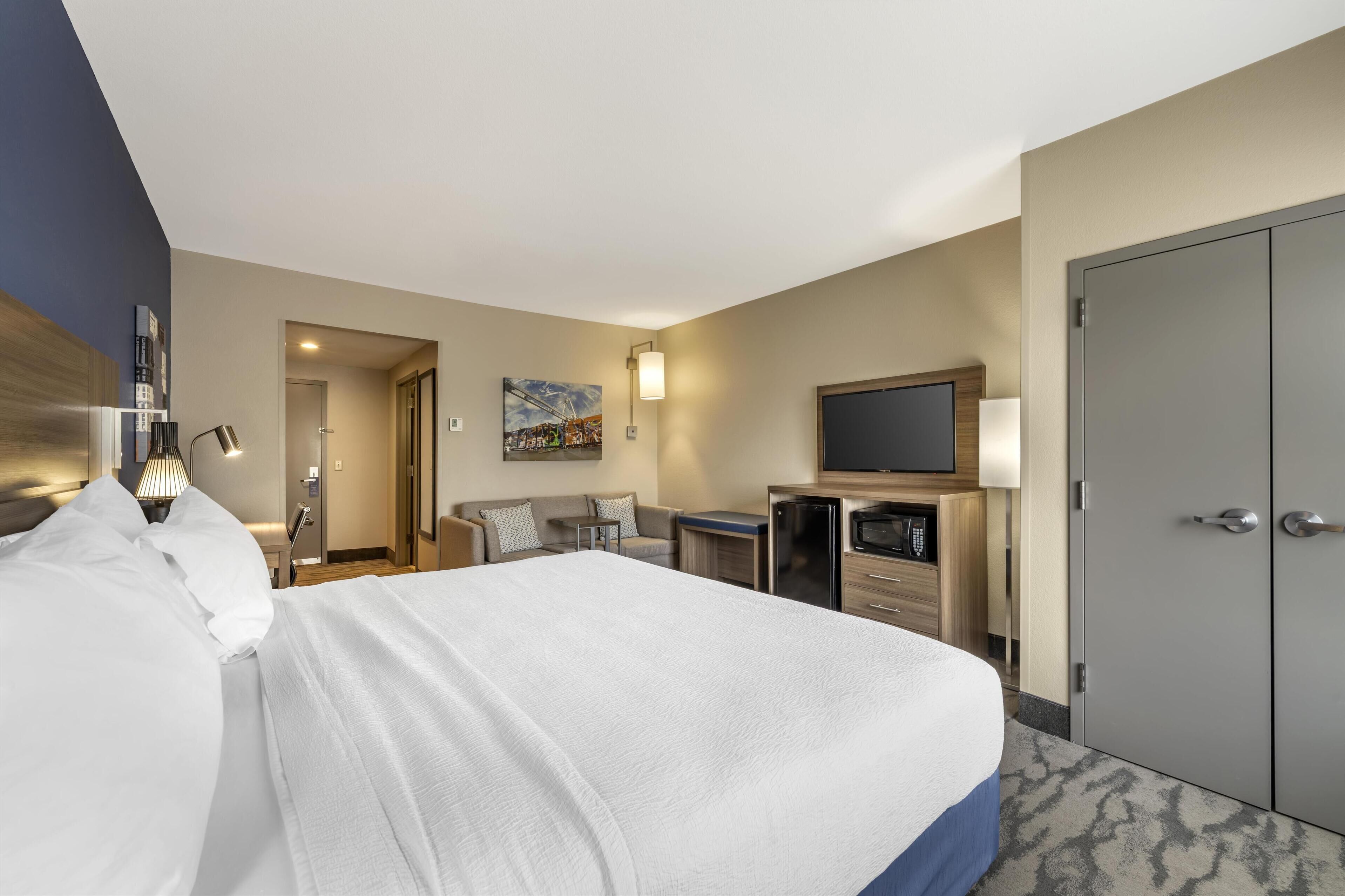 in-room safe, desk, laptop workspace, iron/ironing board