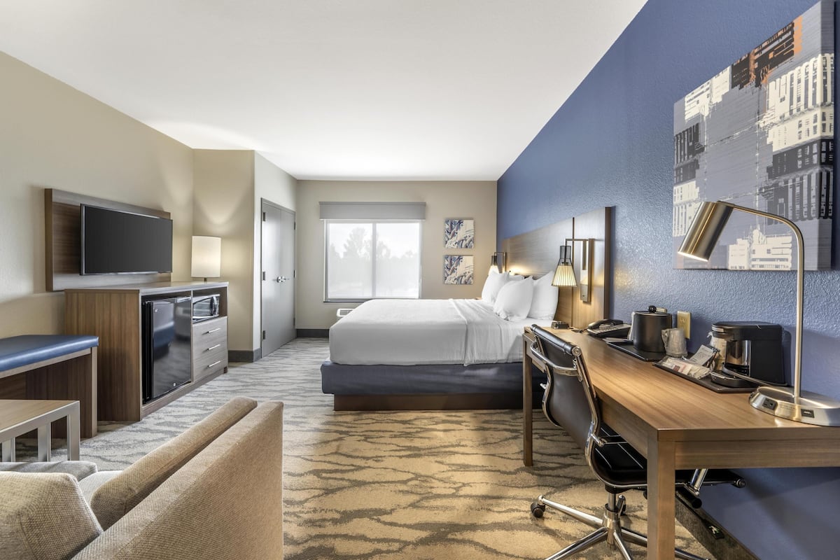 In-room safe, desk, laptop workspace, iron/ironing board