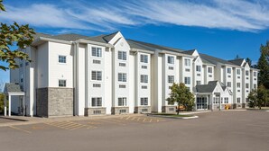 Exterior - Microtel Inn & Suites by Wyndham Sault Ste. Marie (Sault Ste. Marie)