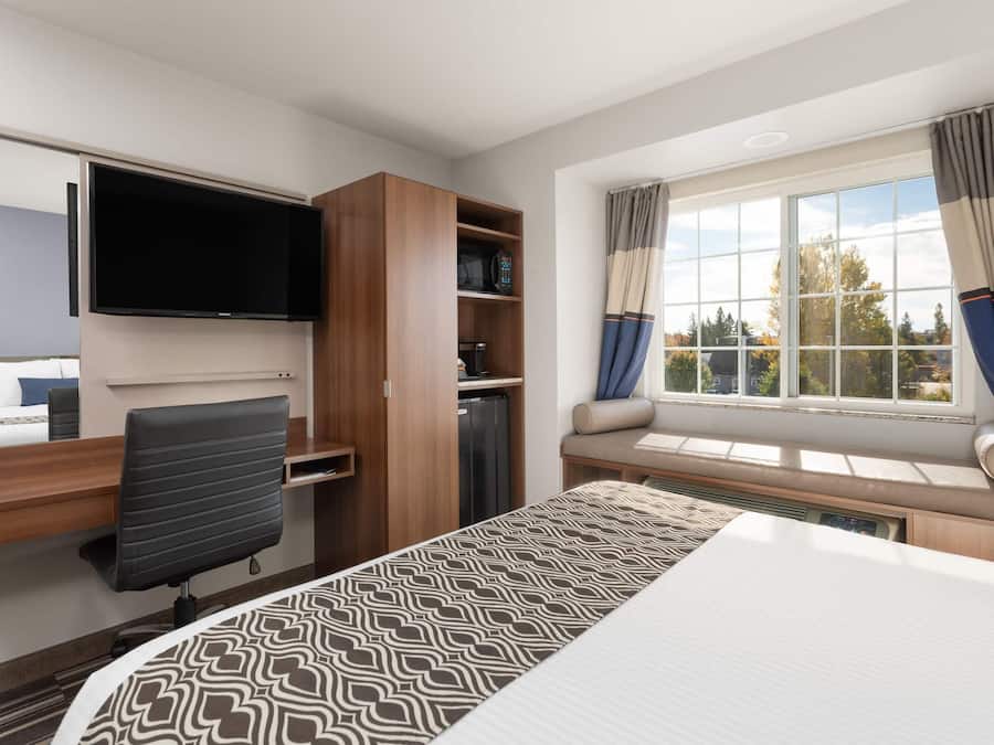 Premium bedding, desk, iron/ironing board, free WiFi