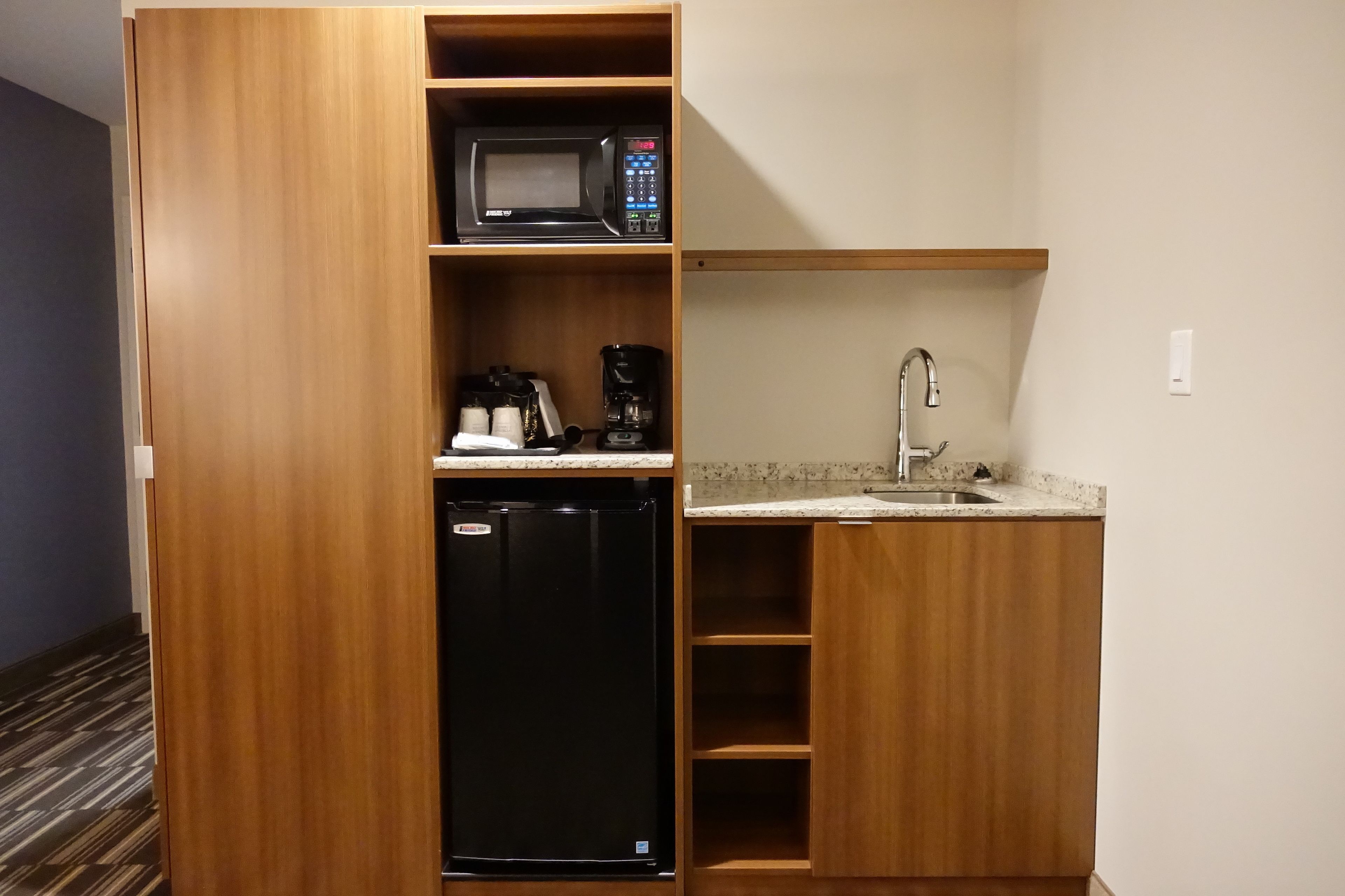 room, 1 queen bed, non smoking (efficiency) | private kitchenette | fridge, microwave, coffee/tea maker