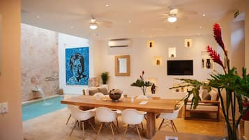 Family Room | Living area | LED TV, tablet, iPod dock