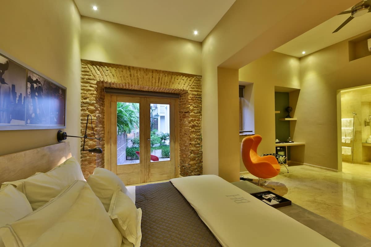 Suite, 1 kingsize bed (Terrace) | Luxe beddengoed, donzen dekbedden, pillowtop-bedden, een gratis minibar