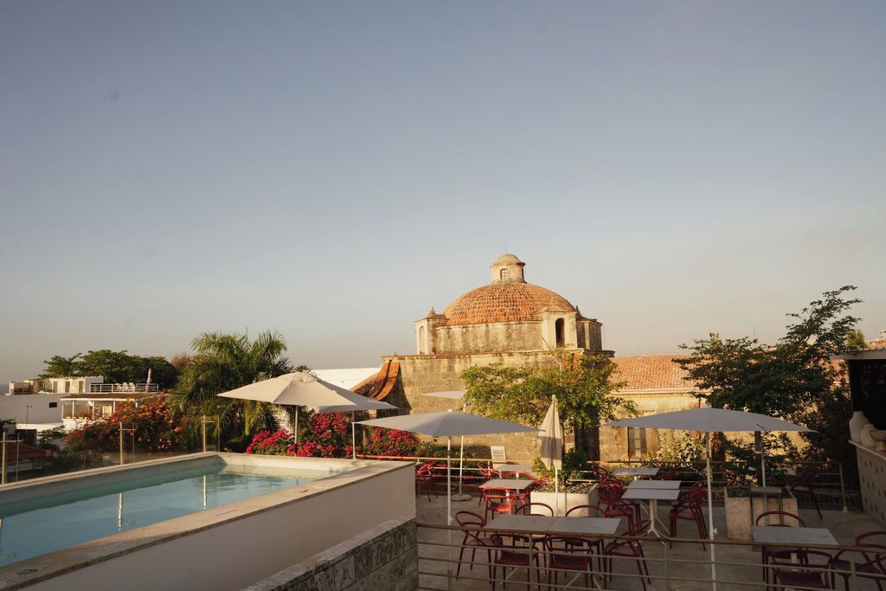 Outdoor pool, sun loungers