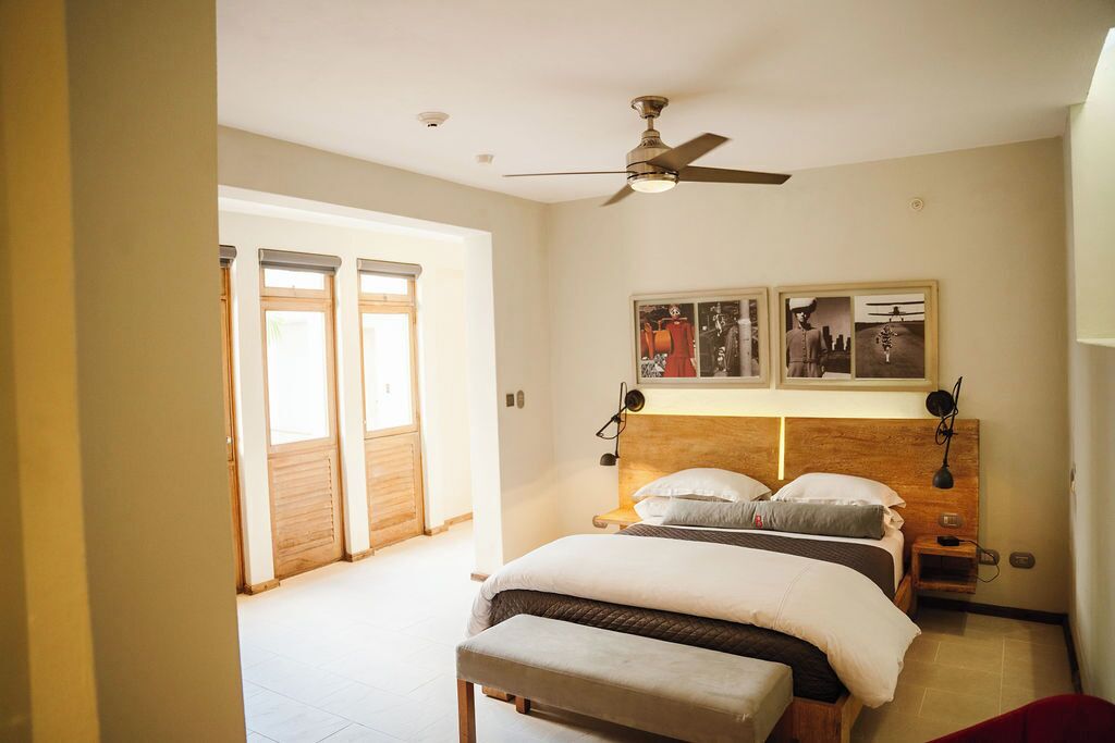 Suite, 1 cama Queen size (Spanish Courtyard View) | Ropa de cama de alta calidad, edredón y camas con pillow-top 