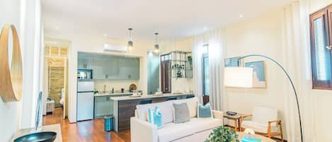 Owner´s Flat | Vardagsrum | LED-tv, surfplatta och en iPod-dockningsstation