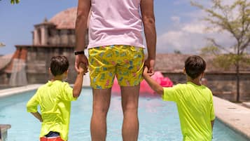 Guests can enjoy a family-friendly pool experience with a clear view.