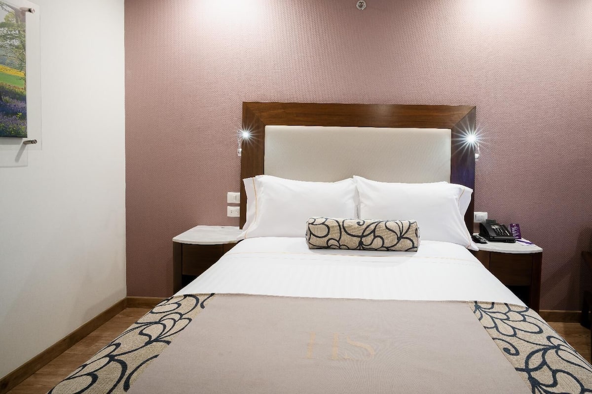 Premium bedding, in-room safe, desk, soundproofing