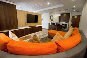 Premium bedding, in-room safe, desk, soundproofing