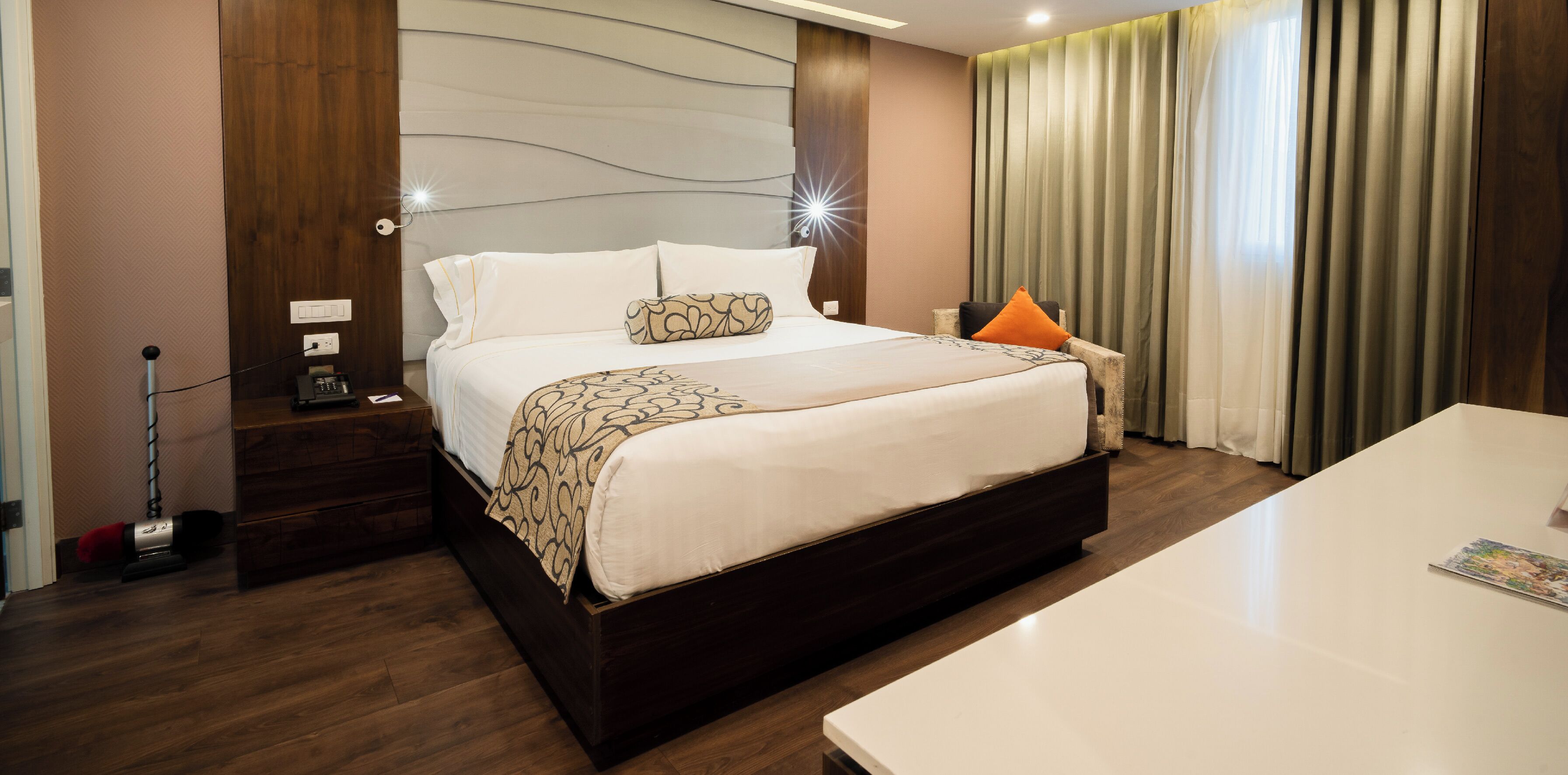 junior room | 1 bedroom, premium bedding, in-room safe, desk