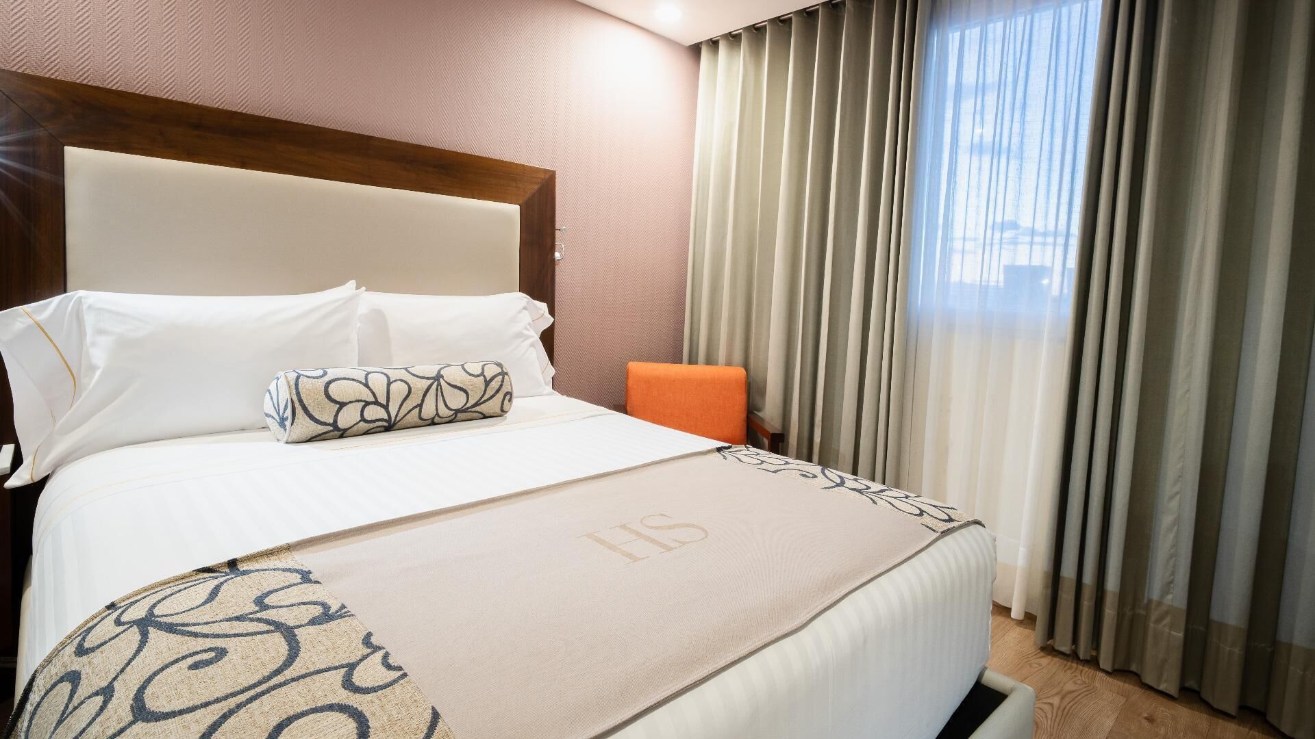 Premium bedding, in-room safe, desk, soundproofing
