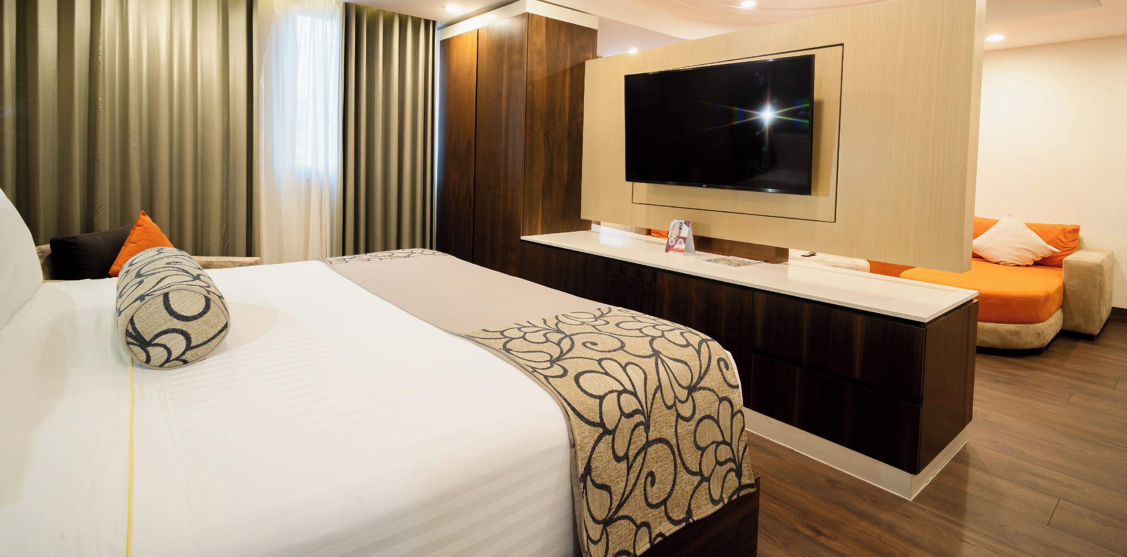 1 bedroom, premium bedding, in-room safe, desk