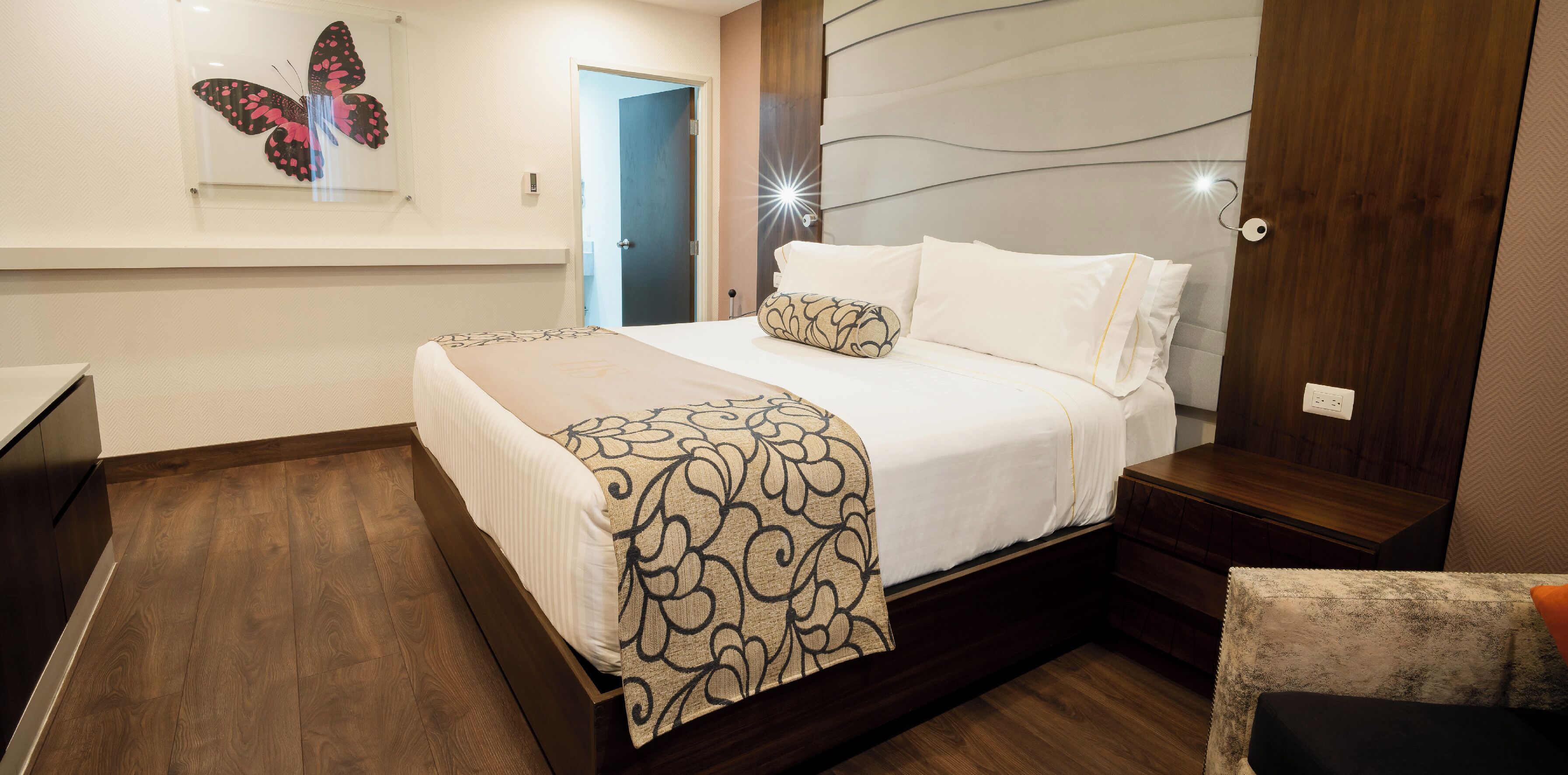 1 bedroom, premium bedding, in-room safe, desk