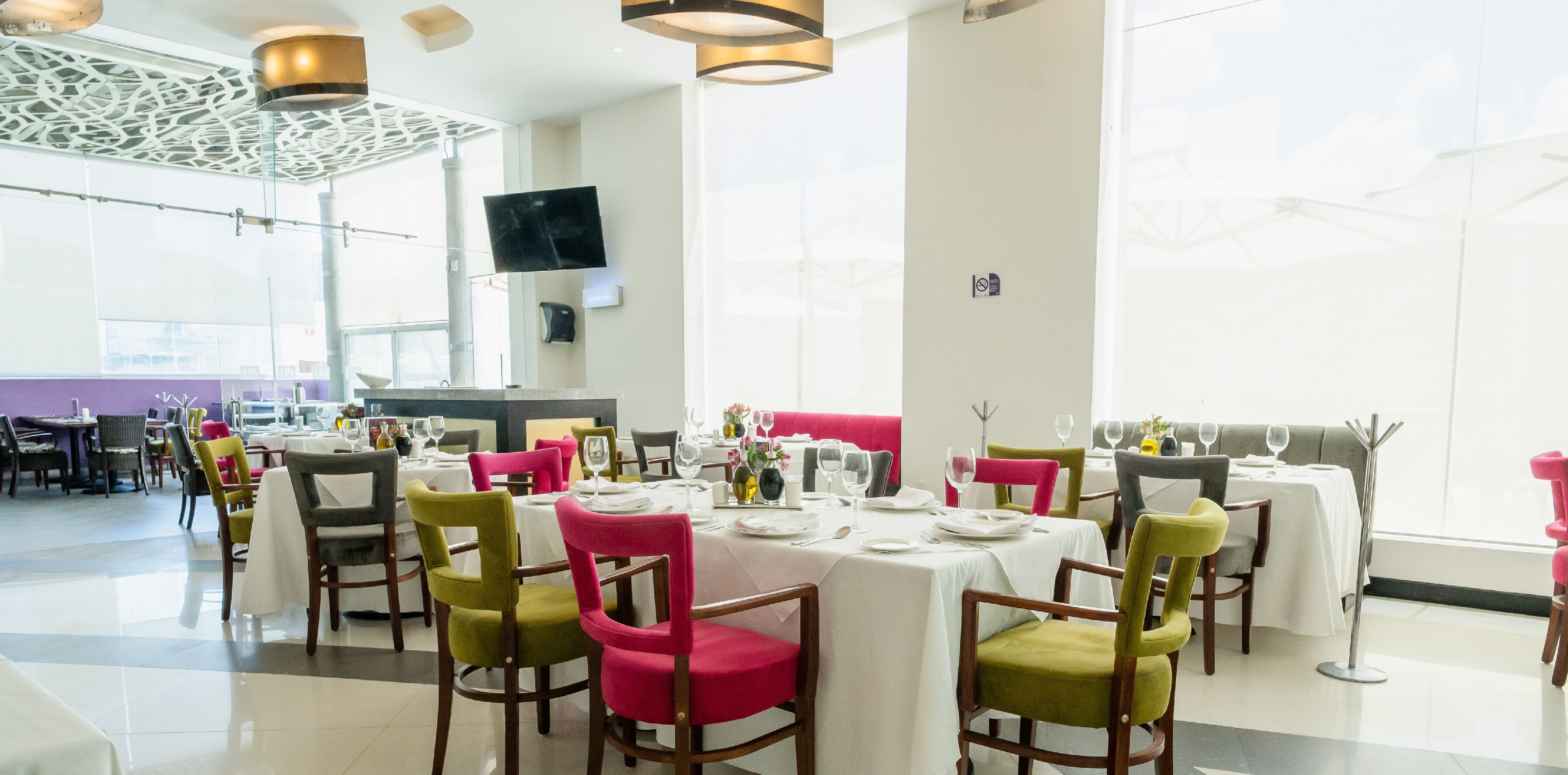 breakfast, lunch, dinner served; international cuisine, pool views