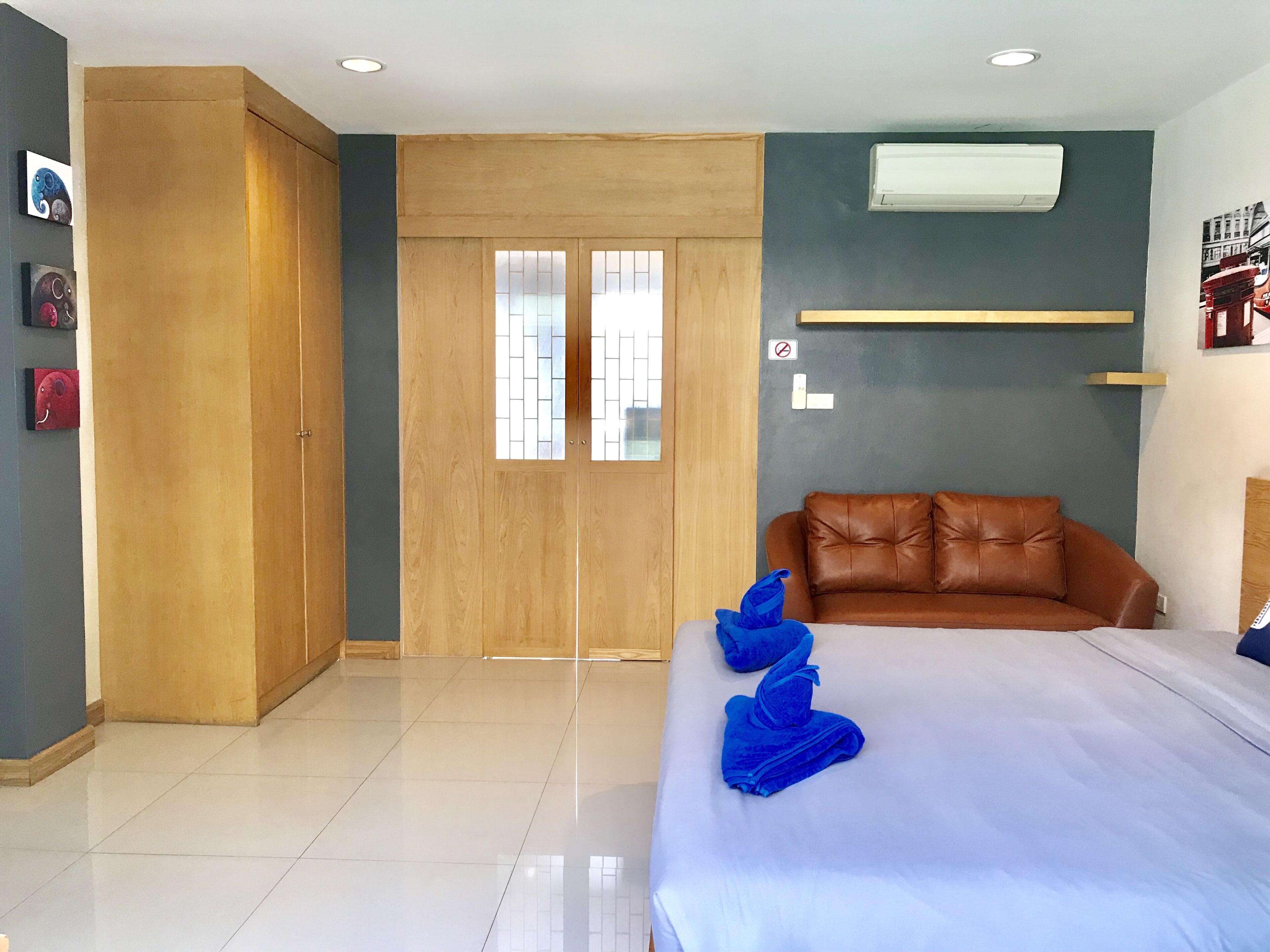 deluxe double bed | in-room safe, free wifi