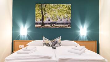 Doppel- oder Zweibettzimmer | Schreibtisch, Verdunkelungsvorhänge, kostenloses WLAN, Bettwäsche