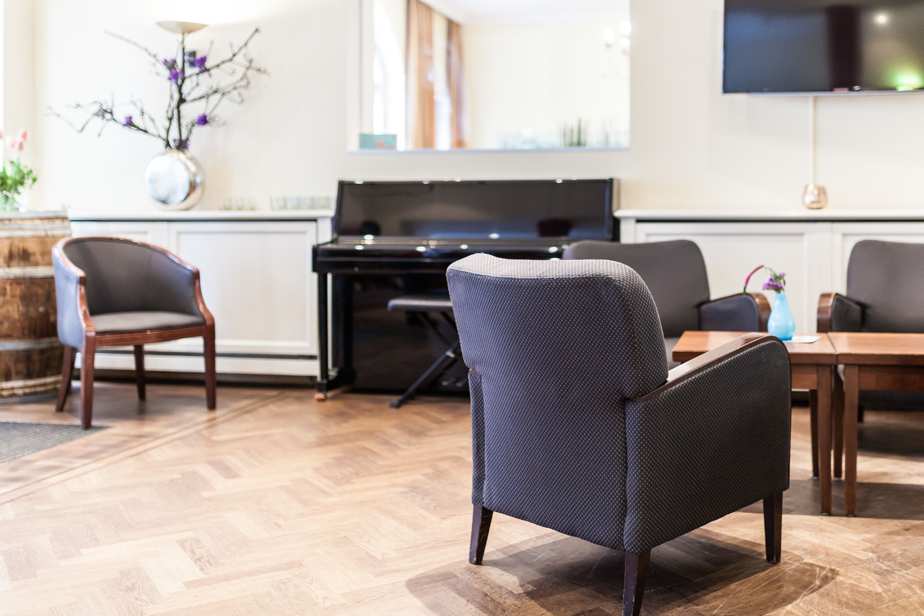 Lobby-lounge