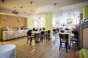 Daily buffet breakfast (EUR 20.50 per person)