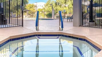 Kolam renang terbuka