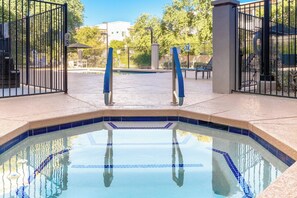 Outdoor pool - Staybridge Suites Phoenix - Chandler by IHG (Chandler)
