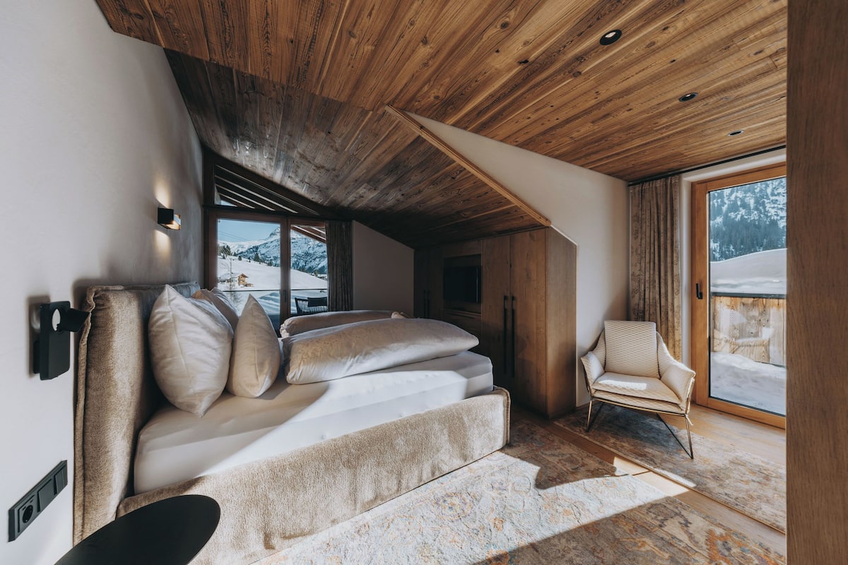Luxury Suite | 1 bedroom, Egyptian cotton sheets, premium bedding, down comforters