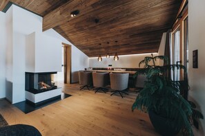 Luxury Suite | Egyptian cotton sheets, premium bedding, down comforters, minibar