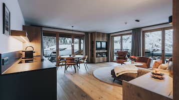Luxury Suite | Private kitchen | Oven, stovetop, dishwasher, espresso maker