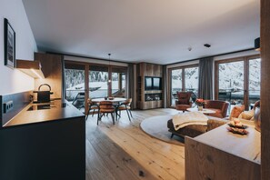 Luxury Suite | Private kitchen | Oven, stovetop, dishwasher, espresso maker