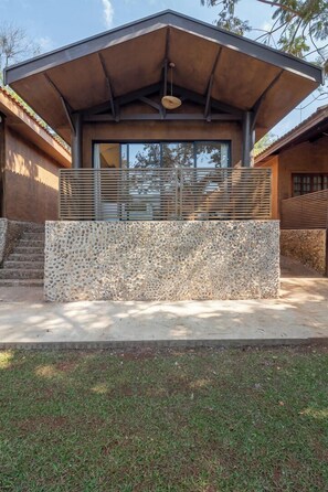 Chalet, Lake View | Premium bedding, minibar, in-room safe, desk