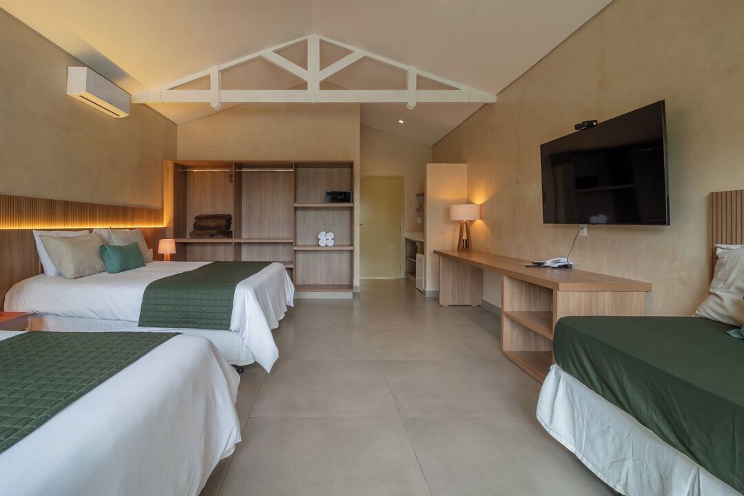 Chalet, vista lago | Biancheria da letto di alta qualità, minibar, una cassaforte in camera