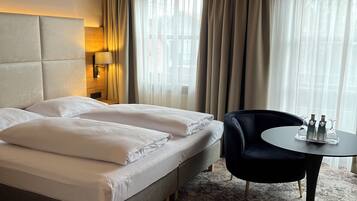 Comfort-Doppel- oder -Zweibettzimmer | Hochwertige Bettwaren, Daunenbettdecken, Zimmersafe