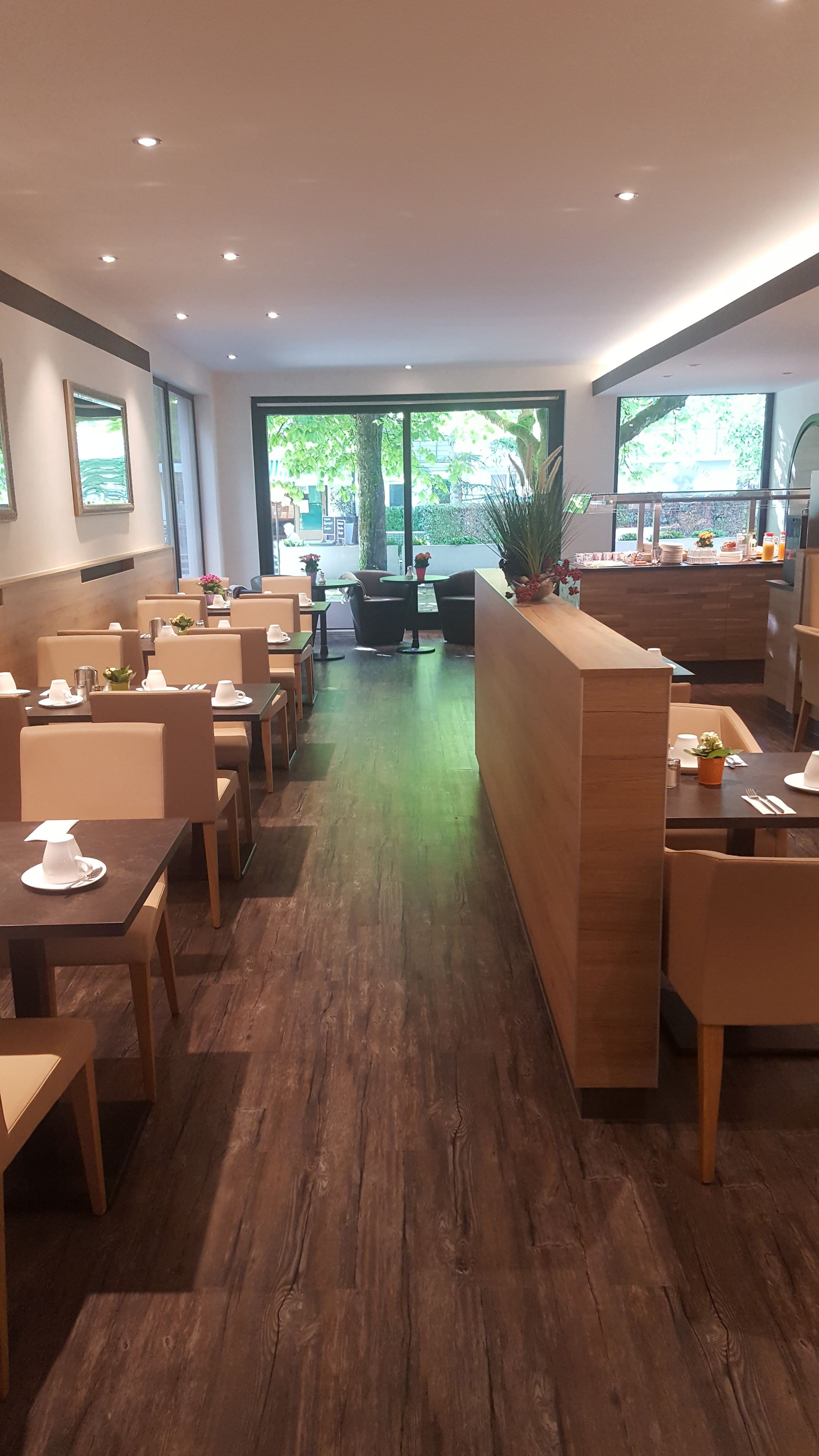 包含每日自助早餐