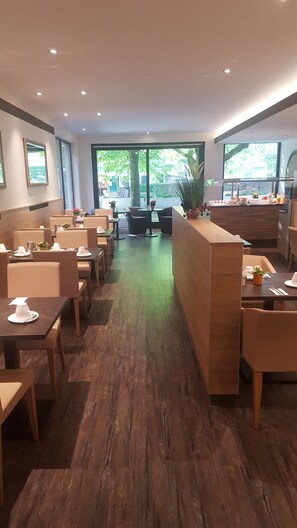 Tägliches inbegriffenes Frühstücksbuffet