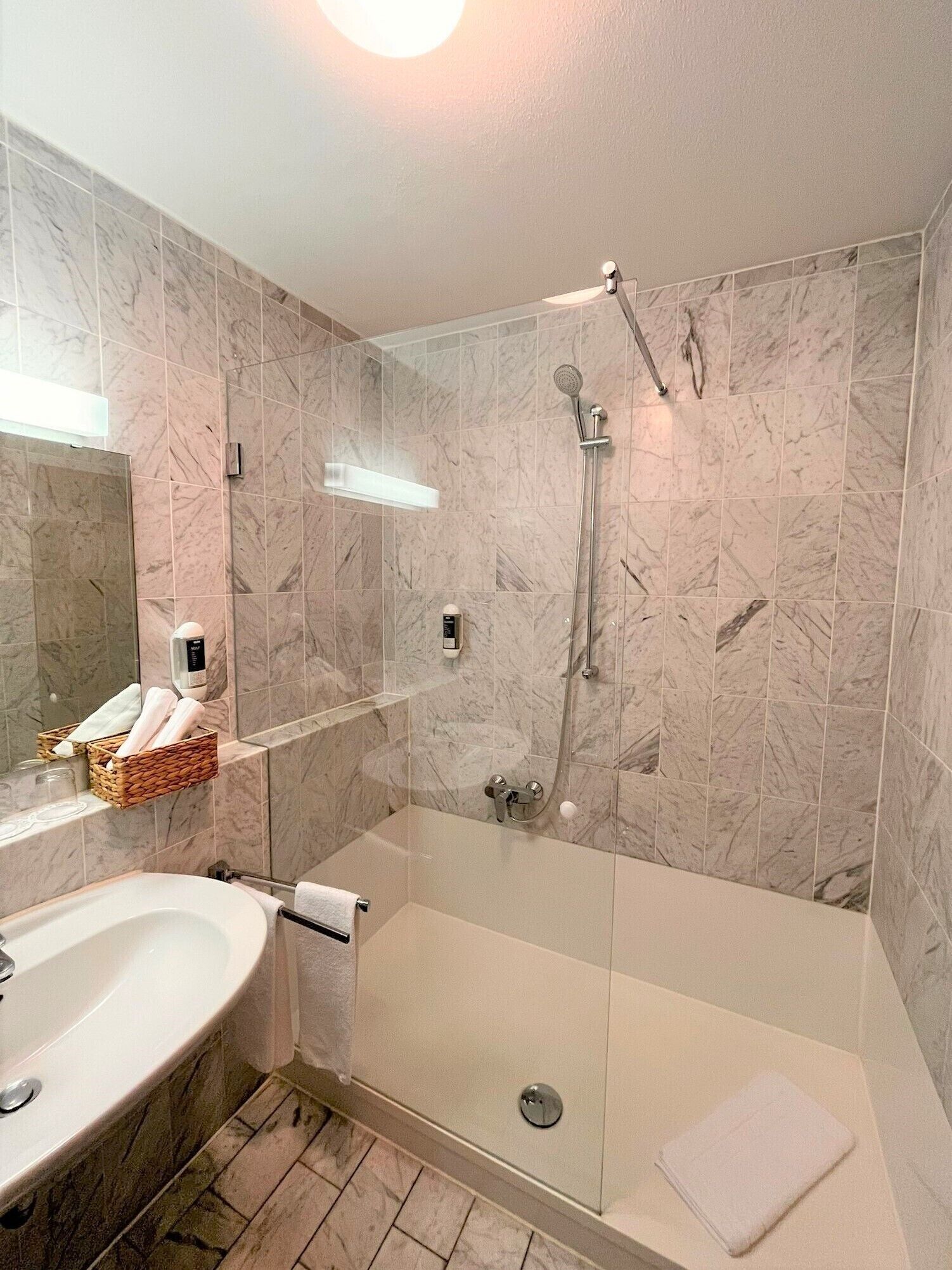 comfort double or twin room | bathroom | free toiletries, hair dryer, towels, soap