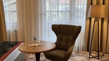 TV, filmkjøp og kontorer