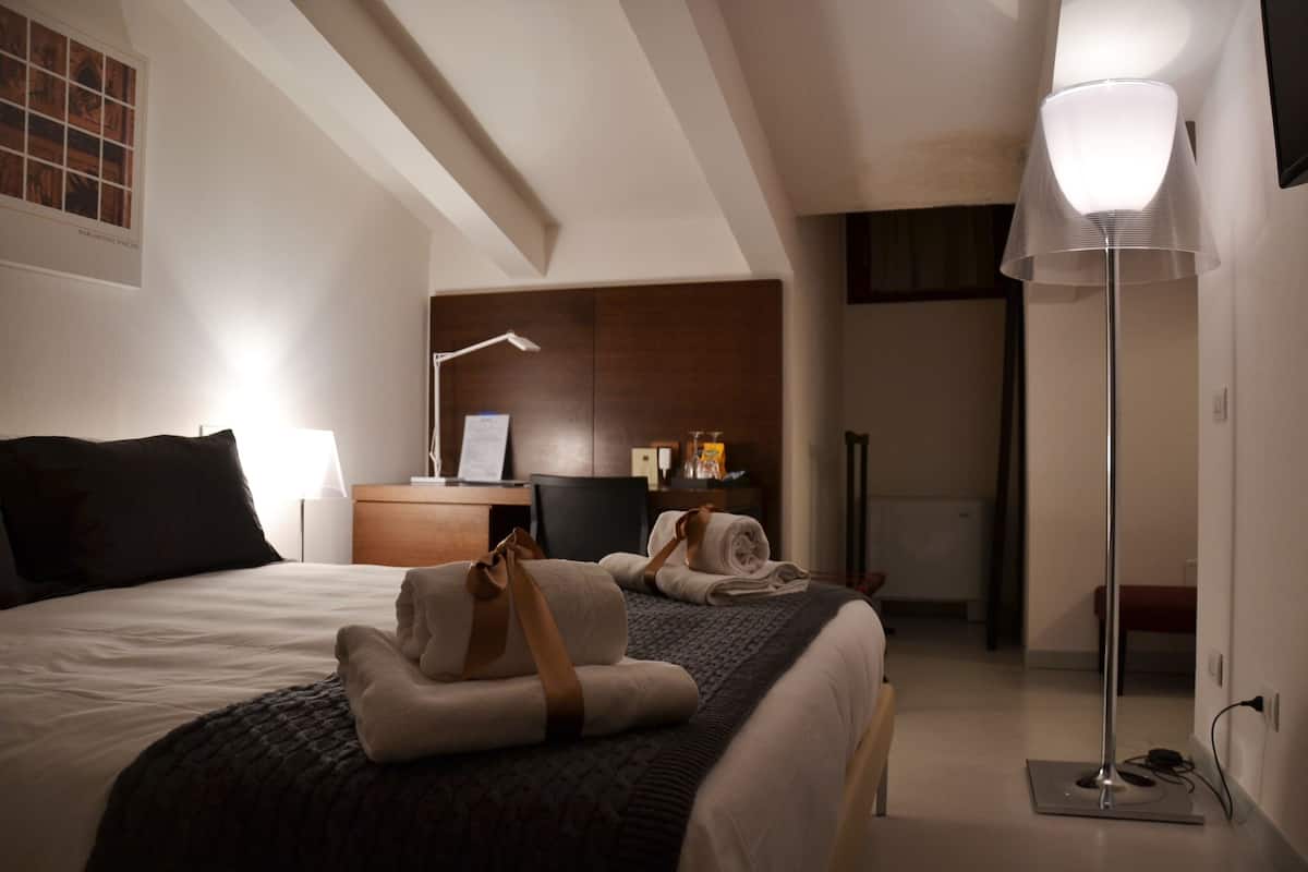 Chambre Double | Literie de qualité supérieure, couette en duvet d'oie