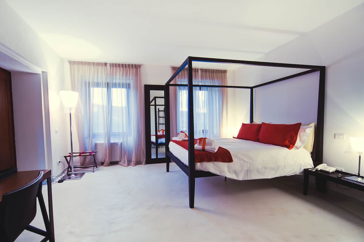 Chambre Double Deluxe | Literie de qualité supérieure, couette en duvet d'oie