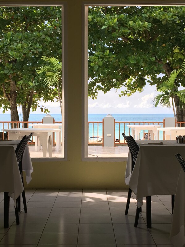 Dining - Coral Seas Beach Resort (Negril)