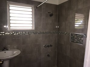 Free toiletries, hair dryer, towels - Coral Seas Beach Resort (Negril)