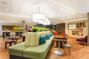 Lobby - Home2 Suites by Hilton Fargo, ND (Fargo)