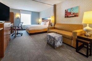 Studio Suite, 1 Tempat Tidur King | Area keluarga | Smart TV 55-inci dengan saluran TV kabel, Netflix, dan layanan streaming