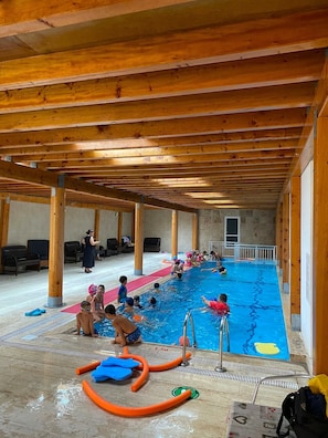 2 outdoor pools, free cabanas, pool umbrellas