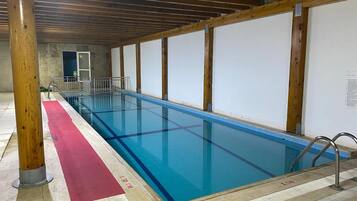 2 outdoor pools, free cabanas, pool umbrellas