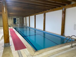 2 outdoor pools, free pool cabanas, pool umbrellas