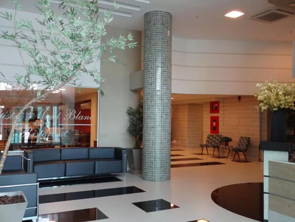 Lobby sitting area - Mar Suítes Yguassú (Nova Iguaçu)